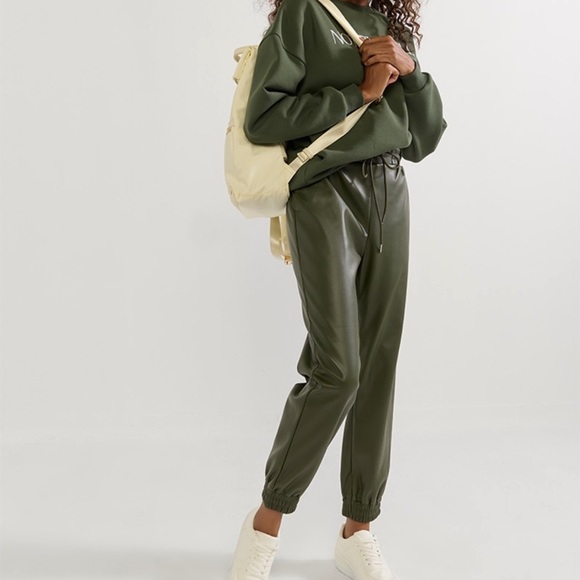 Francesca's Collections Dark Green Jogger Pants - Picture 1 of 6